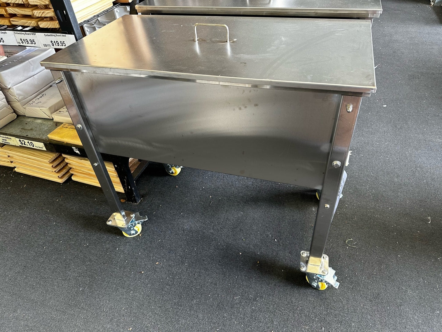 Uncapping Tank with Legs & Wheels