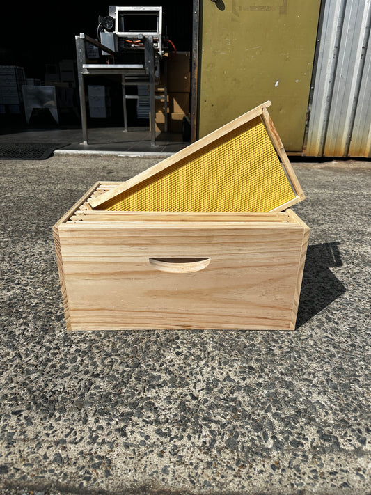 10 Frame Assembled Timber Super with Frames