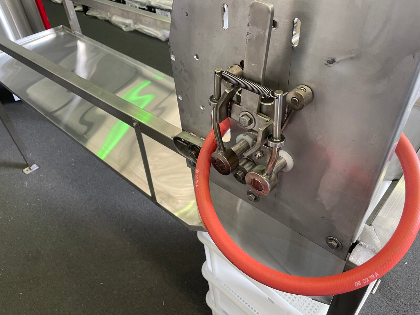 Uncapping Machine Automatic