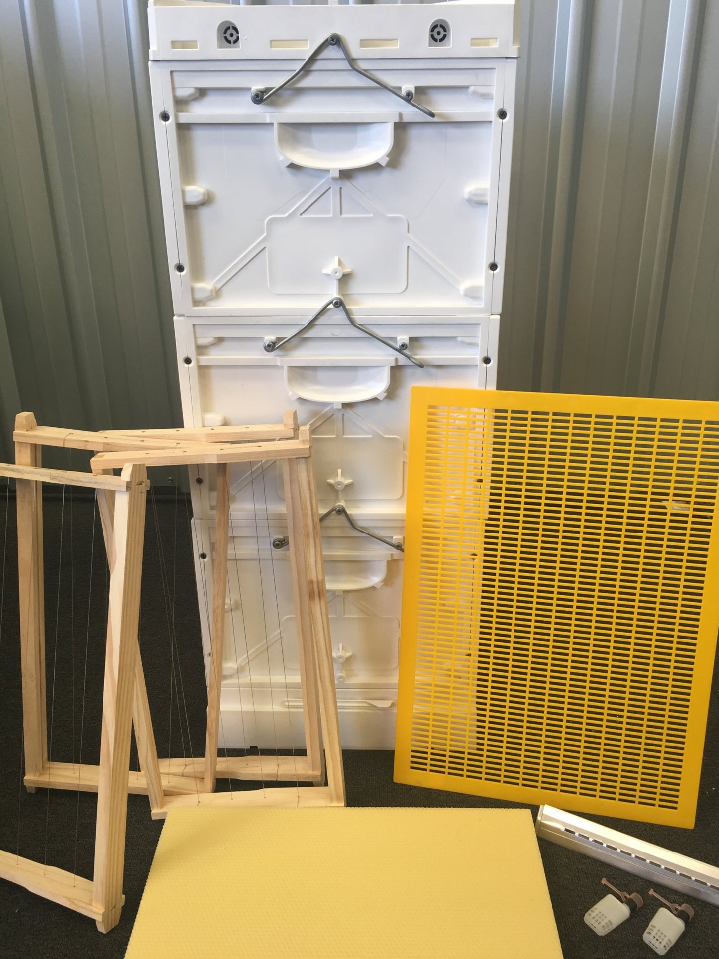 Nuplas Triple Hive Pack with Bees